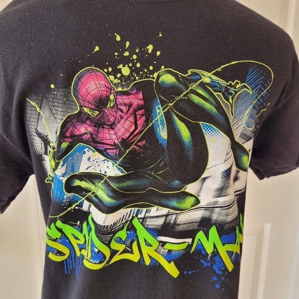 Spiderman Marvel Men's Black T-Shirt Sz: S - Picture 2 of 7